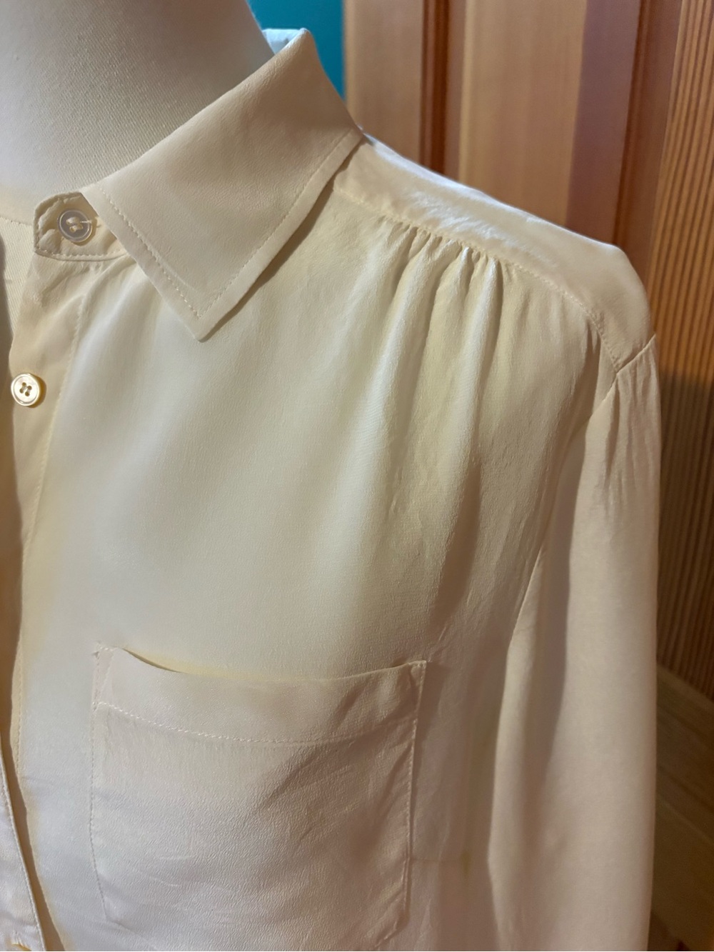 Talbots Cream Silk washable Long-Sleeve Button-Down Shirt w Roll Tabs & Pocket - Picture 3 of 9